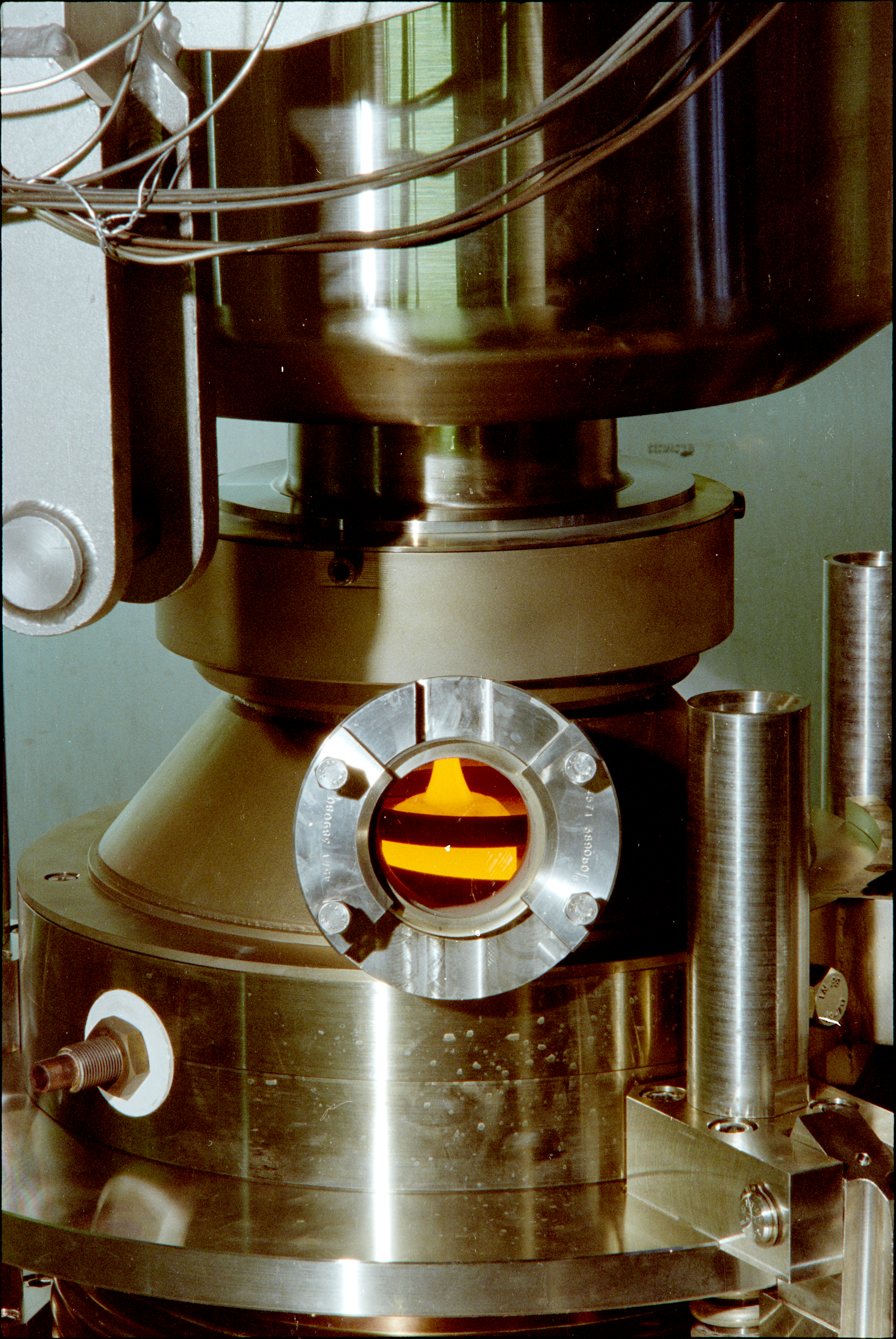 Window with a view to the glass tap of the pilot vitrification plant at the Institute for Nuclear Waste Disposal at Karlsruhe Research Center (without radioactive material), 1998, photographer unknown. KIT Archives 28028/10943.