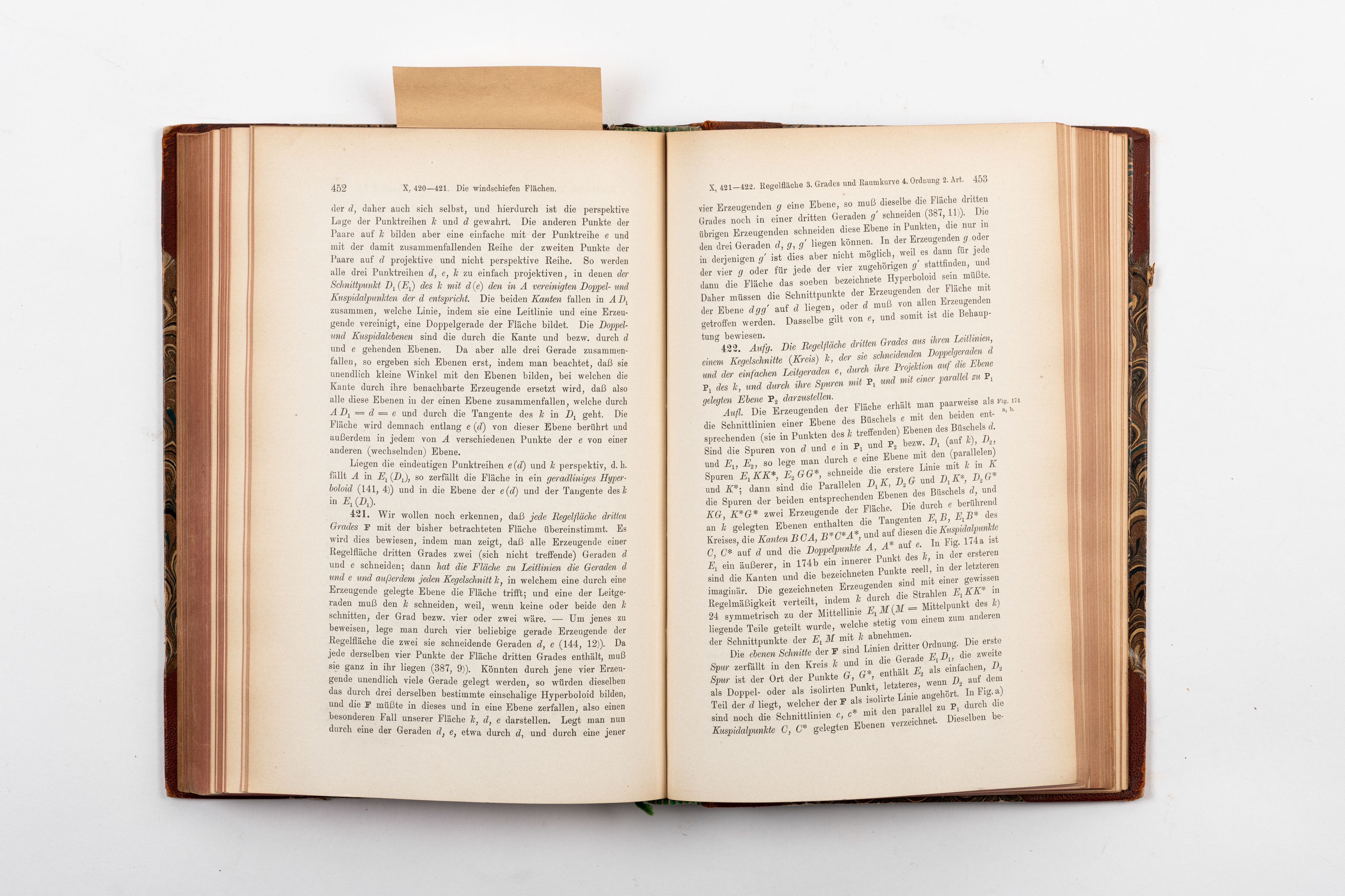 Wiener, Christian: Lehrbuch der Darstellenden Geometrie, Band 2, S. 452-453. Fotografie: Amadeus Bramsiepe und Jonas Zilius.