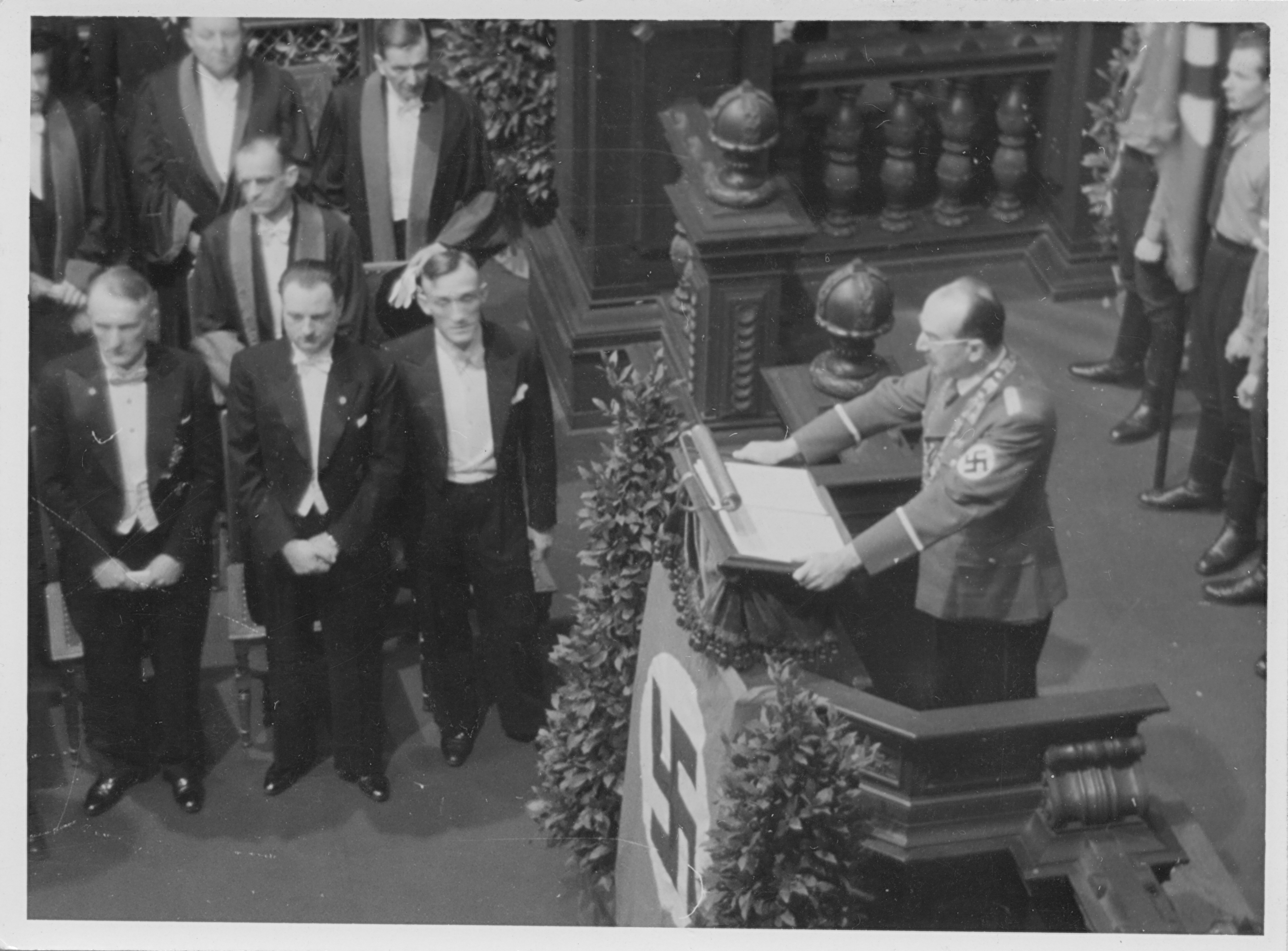 Rector Rudolf Weigel at the speaker's lectern at the annual academic celebration, approx. 1938, photograph: Ilse Laurson. KIT Archives 28010/I 765.
