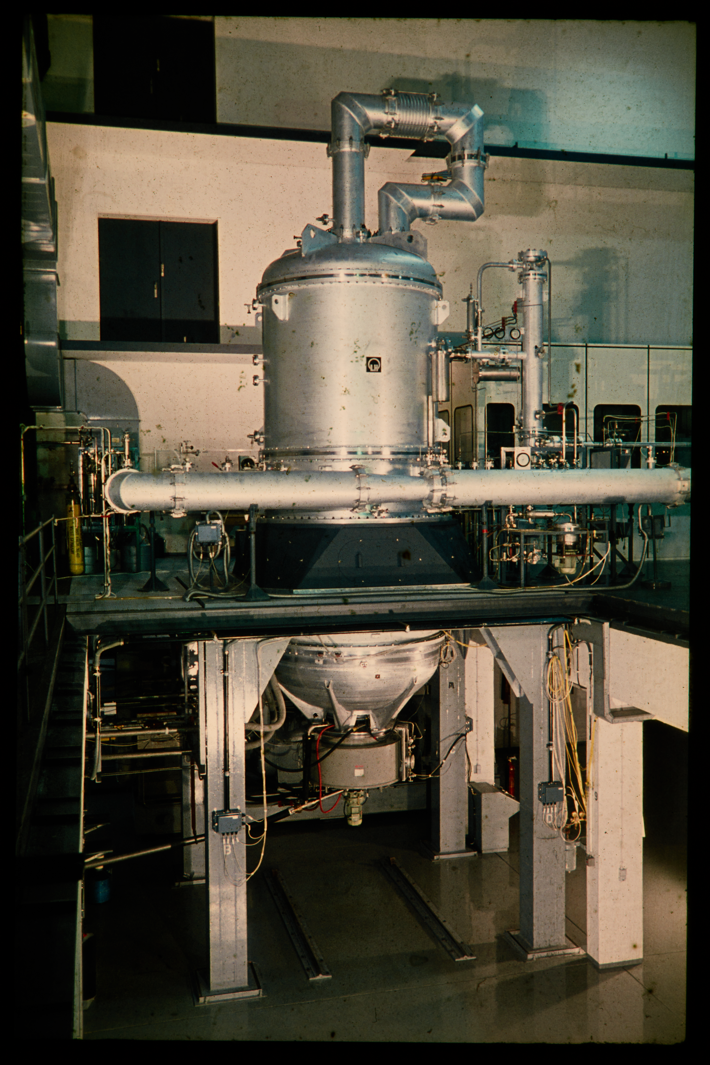Large Prototype Separating Nozzle Stage with a view to the blower unit on the Bottom side, approx. 1970, photographer unknown. KIT Archives 28028/19955.