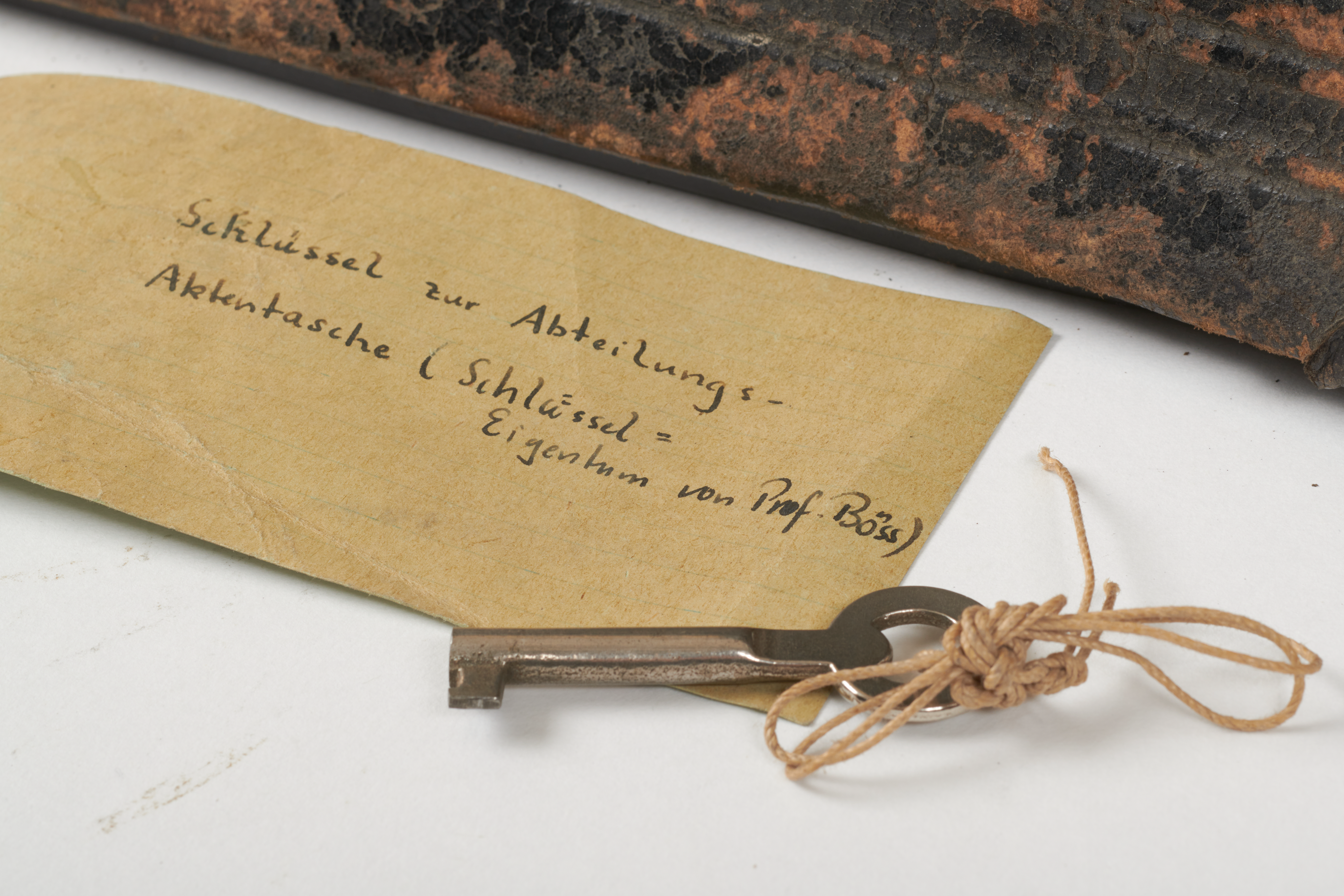 Circulation plate of the briefcase with the names of professors at the Department of Civil Engineering and Surveying. Photograph: Amadeus Bramsiepe and Jonas Zilius.